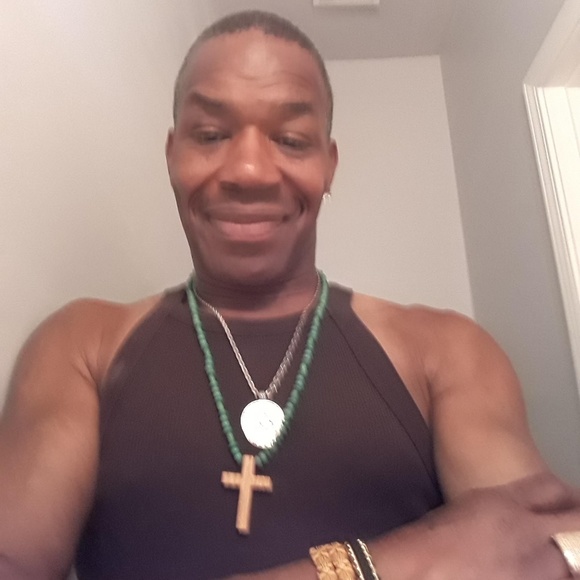 Meet your Posher, Christopher d - Picture 2 of 2